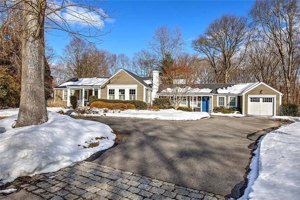22 Lantern Lane Barrington RI 02806