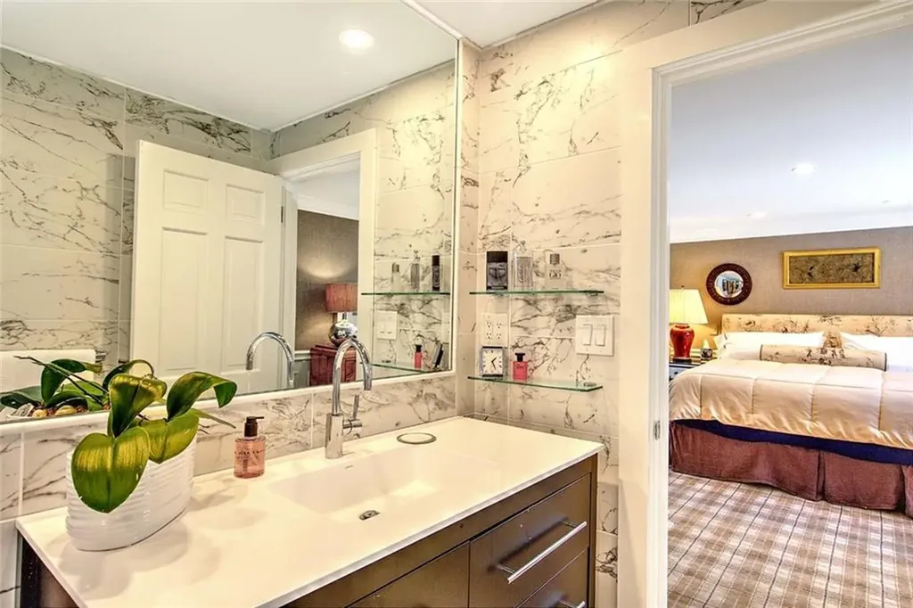 22 Lantern Lane Barrington RI 02806