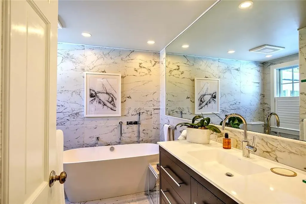 22 Lantern Lane Barrington RI 02806