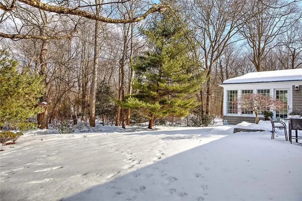22 Lantern Lane Barrington RI 02806