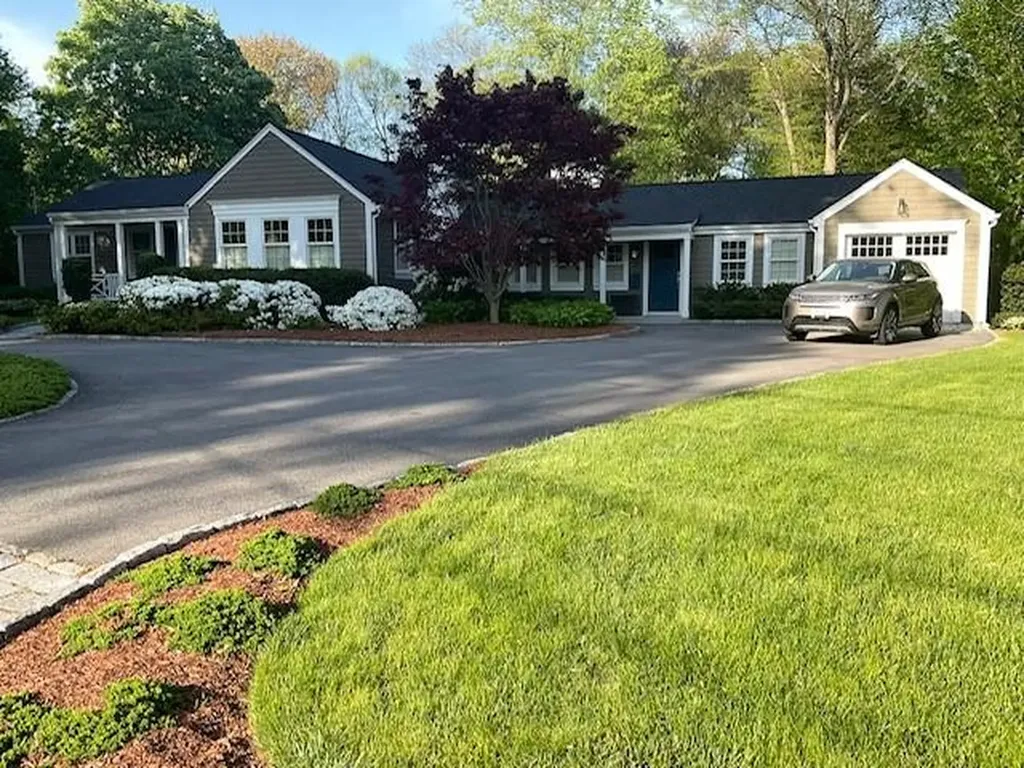 22 Lantern Lane Barrington RI 02806