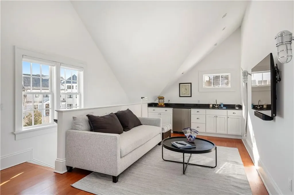 231 Carnegie Harbor Drive Portsmouth RI 02871