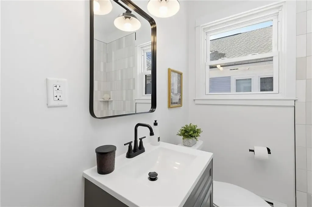 53 Oriole Avenue Pawtucket RI 02860