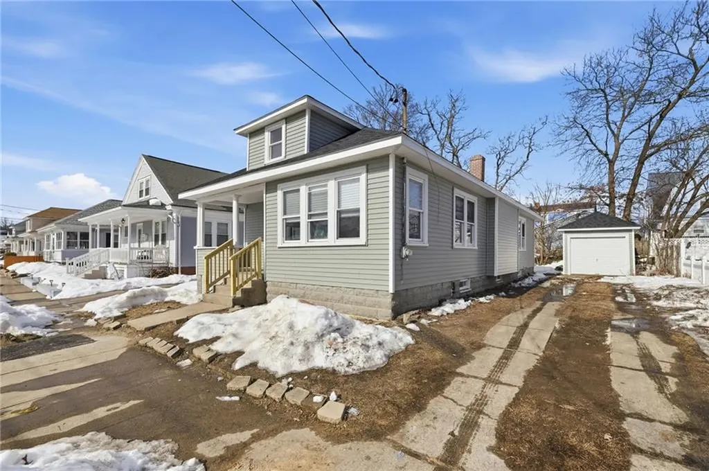 53 Oriole Avenue Pawtucket RI 02860