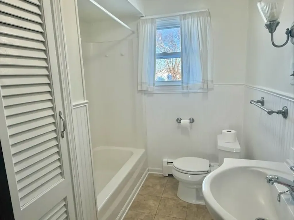 101 Honeyman Avenue Middletown RI 02842