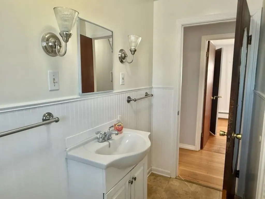 101 Honeyman Avenue Middletown RI 02842