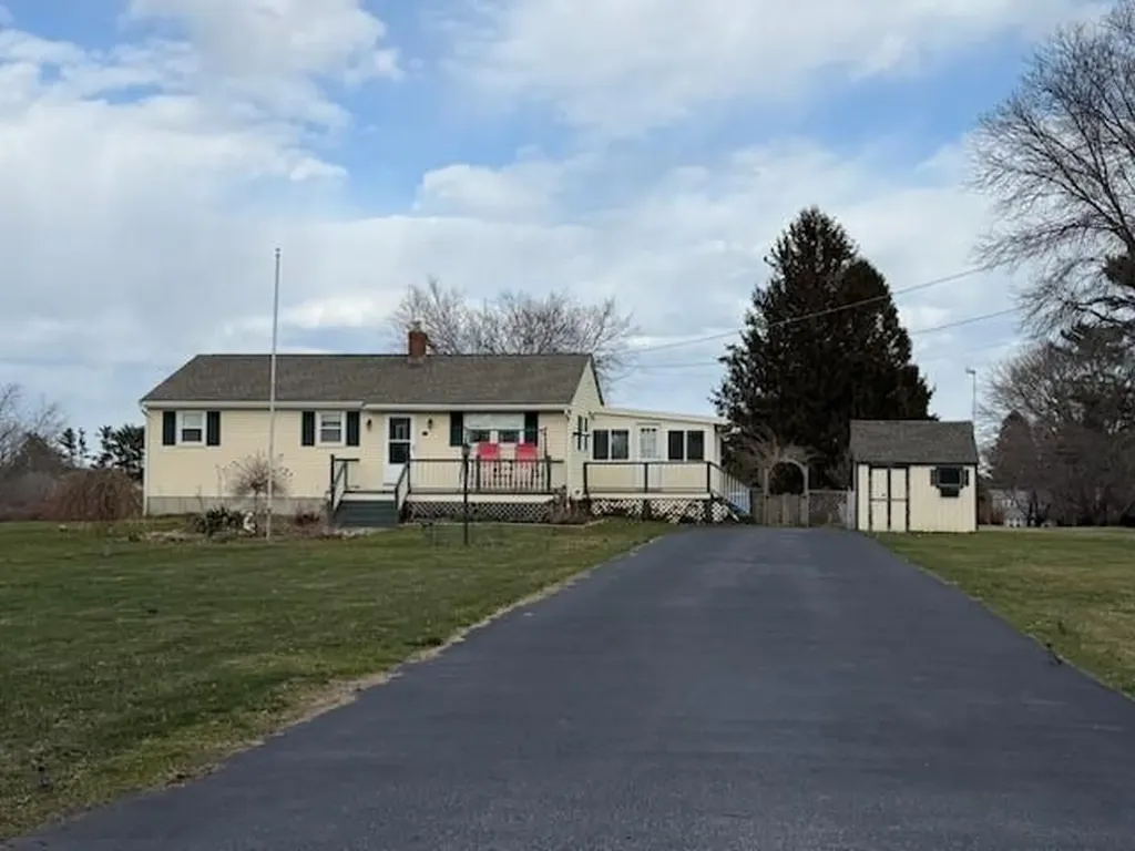 101 Honeyman Avenue Middletown RI 02842
