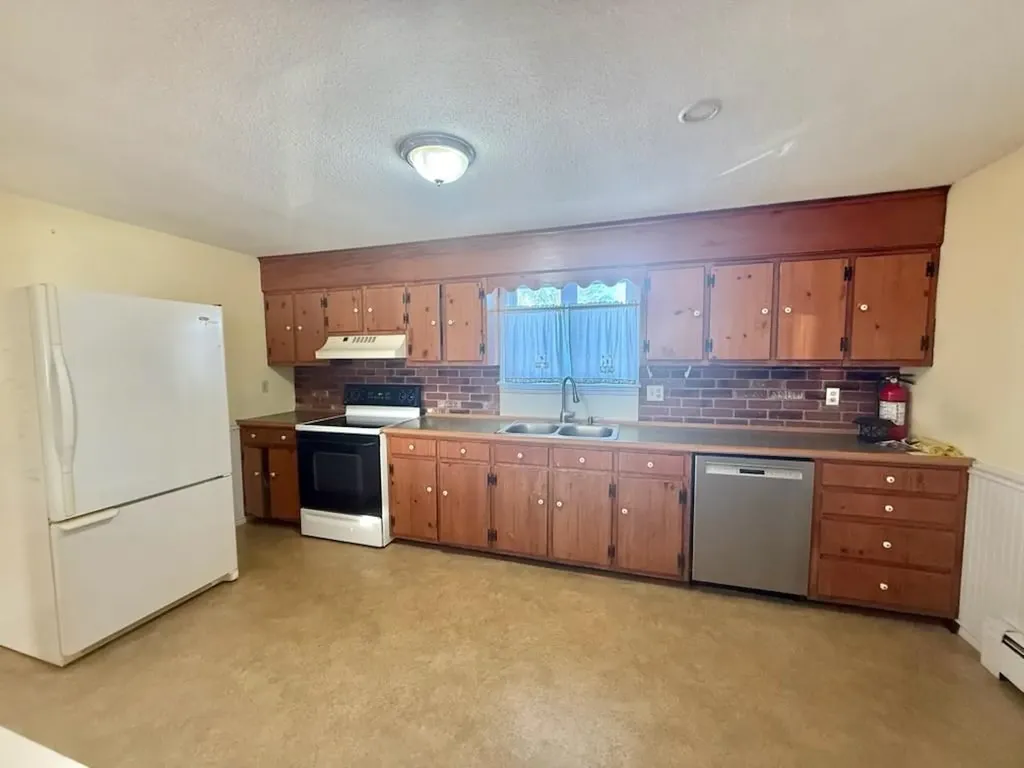 101 Honeyman Avenue Middletown RI 02842