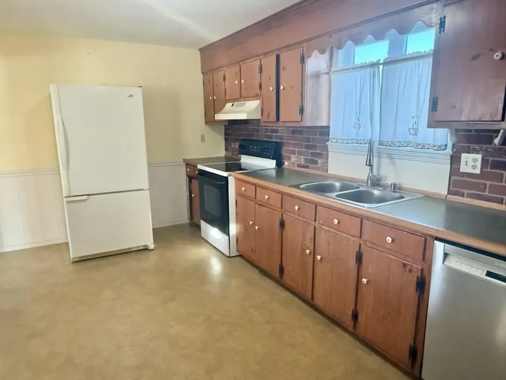 101 Honeyman Avenue Middletown RI 02842