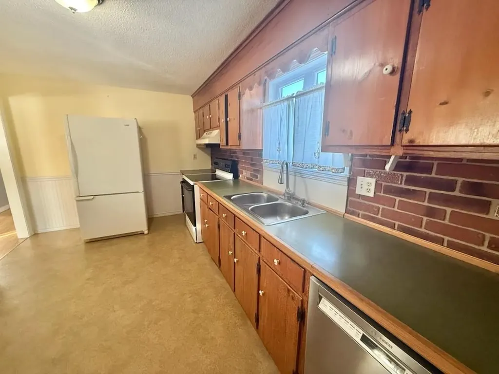 101 Honeyman Avenue Middletown RI 02842