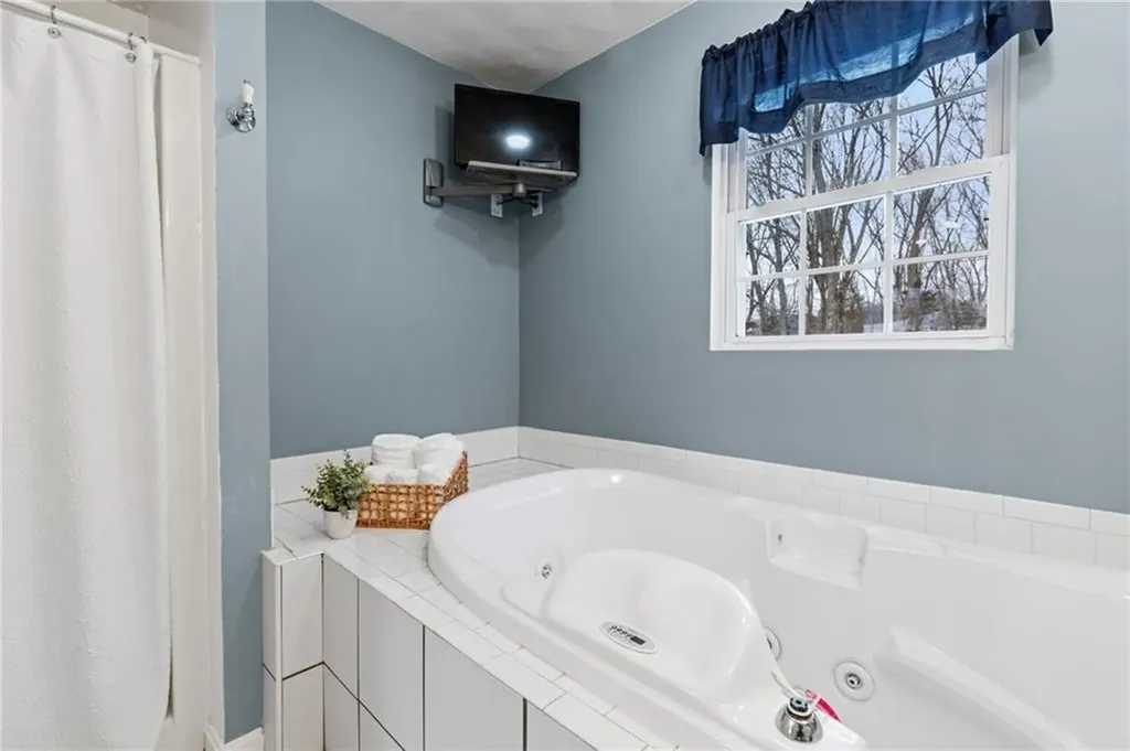 15 Gilcrest Drive West Warwick RI 02893