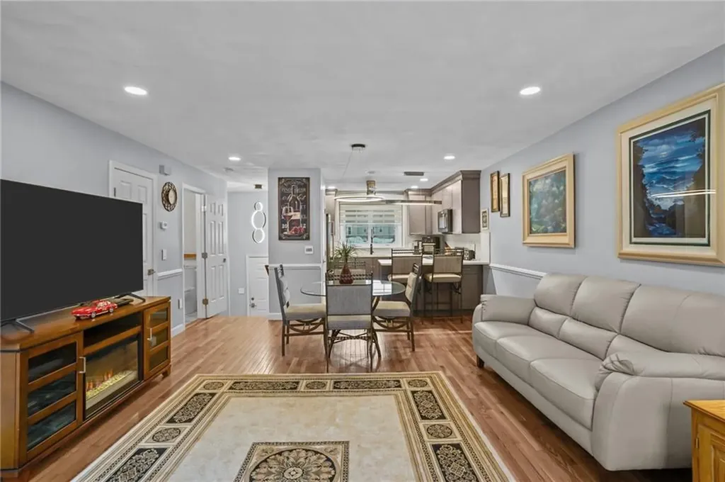 565 Quaker Lane West Warwick RI 02893