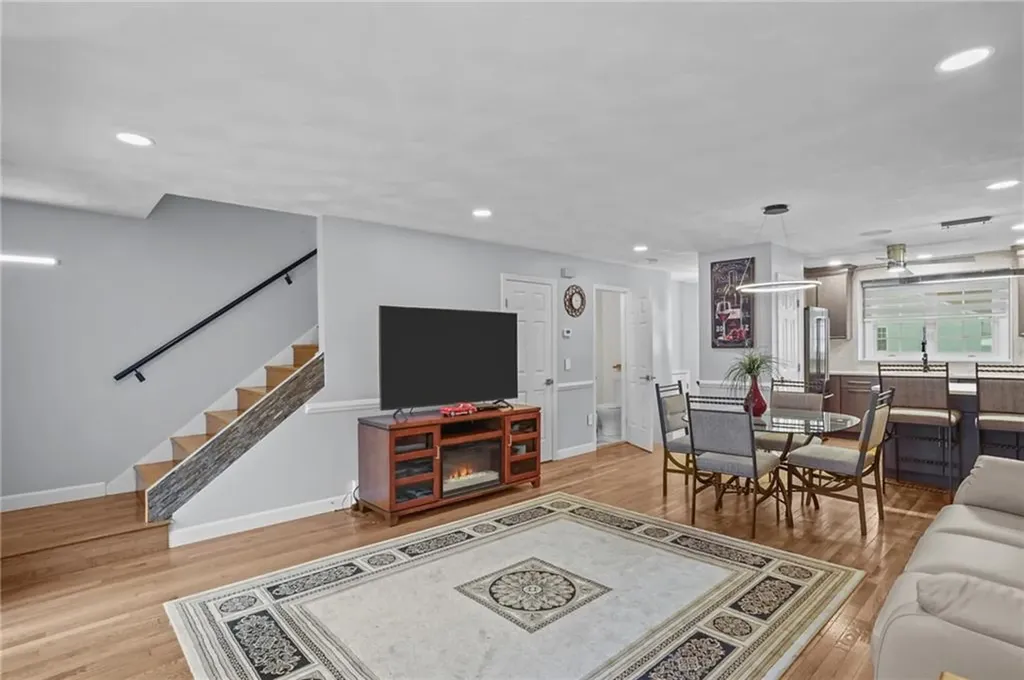 565 Quaker Lane West Warwick RI 02893