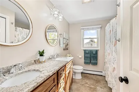 66 Islington Avenue Portsmouth RI 02871