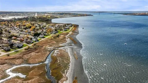 66 Islington Avenue Portsmouth RI 02871