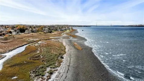 66 Islington Avenue Portsmouth RI 02871