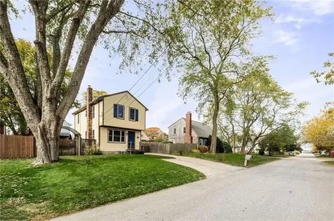 66 Islington Avenue Portsmouth RI 02871