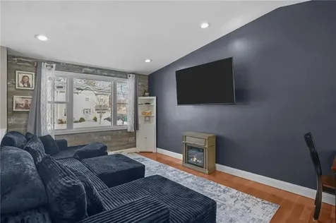 20 Darrow Drive Warwick RI 02886