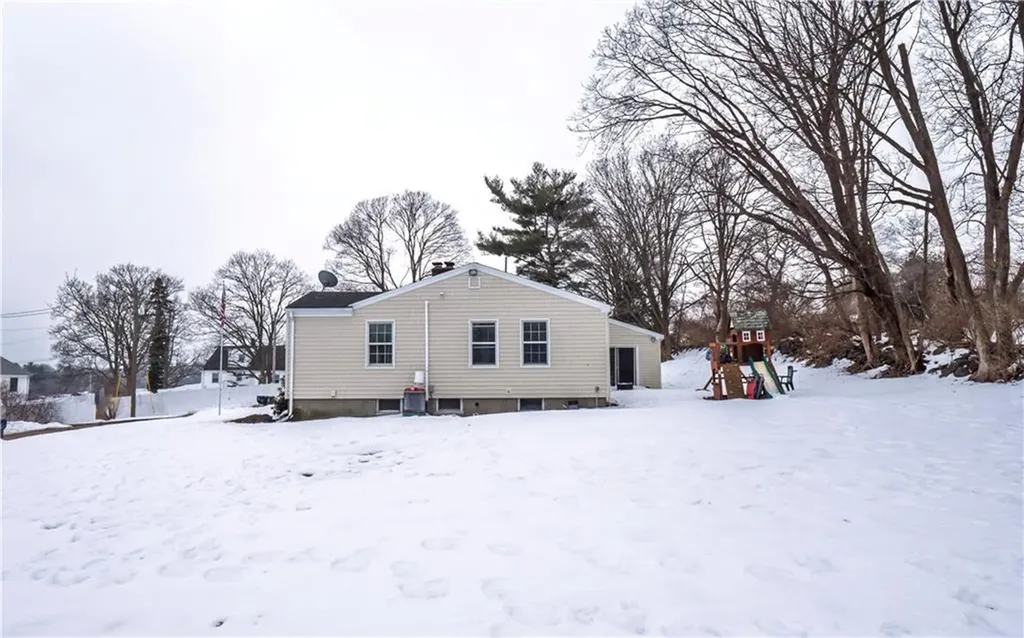22 Maple Drive Portsmouth RI 02871