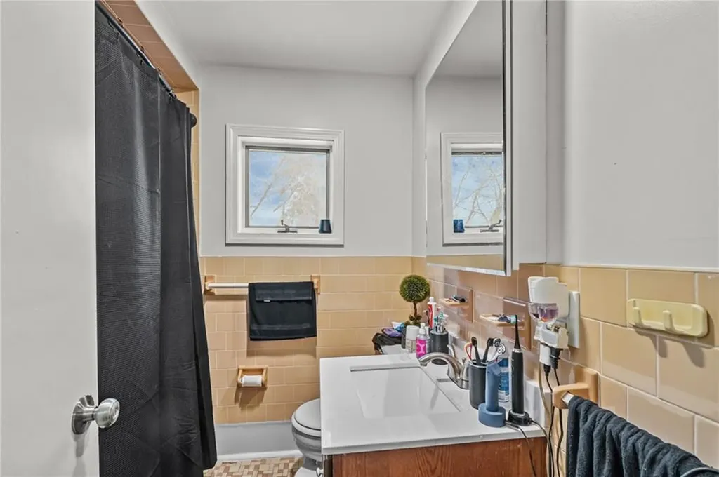 35 Laurel Street Pawtucket RI 02860