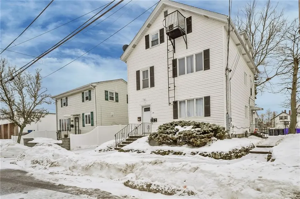 35 Laurel Street Pawtucket RI 02860
