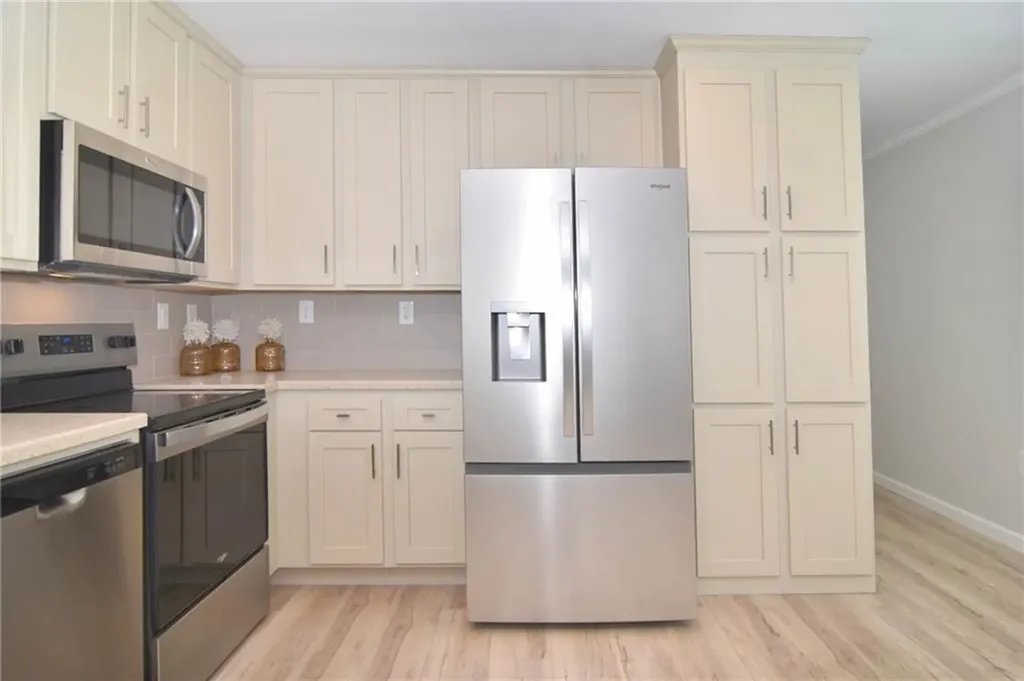 18 Comfort Lane South Kingstown RI 02879