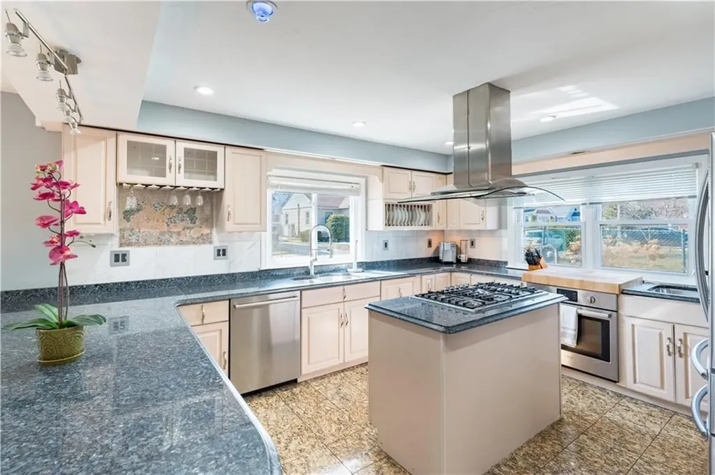 928 Admiral Street Providence RI 02904