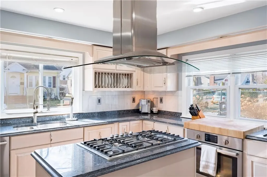 928 Admiral Street Providence RI 02904