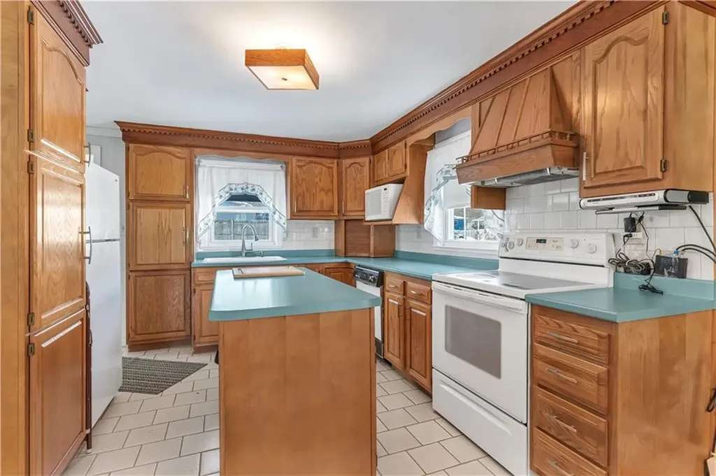 137 Colonial Avenue Cumberland RI 02864