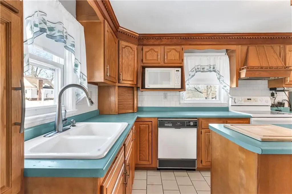 137 Colonial Avenue Cumberland RI 02864