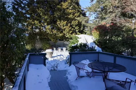 6 Howe Avenue Newport RI 02840