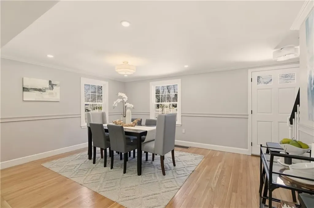 26 Tiffany Circle Barrington RI 02806