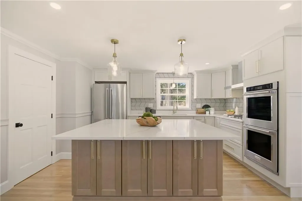 26 Tiffany Circle Barrington RI 02806