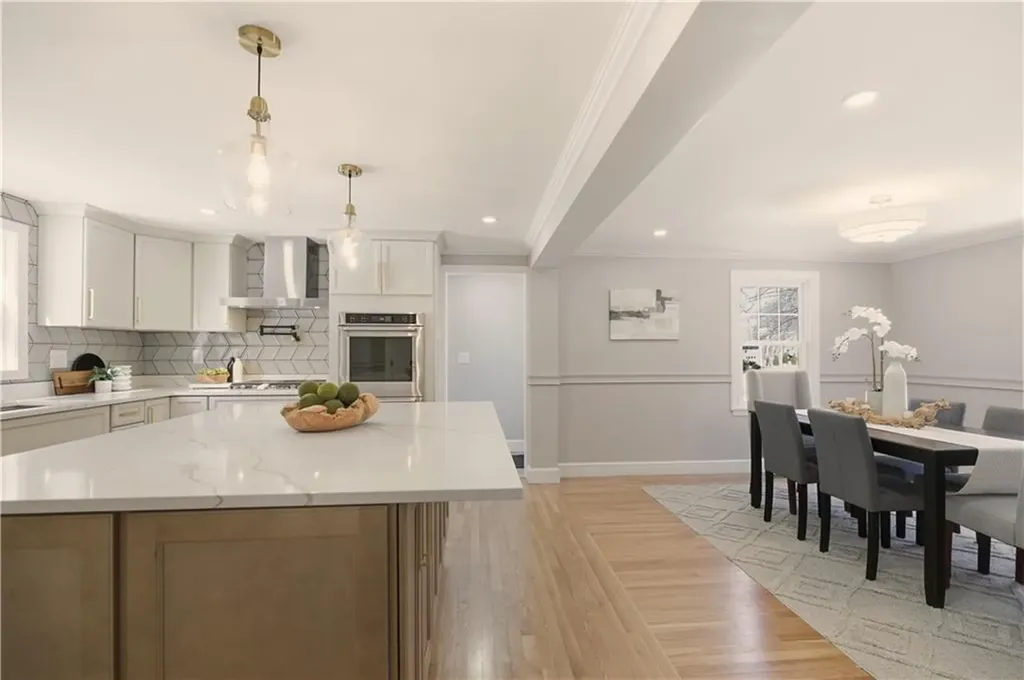 26 Tiffany Circle Barrington RI 02806