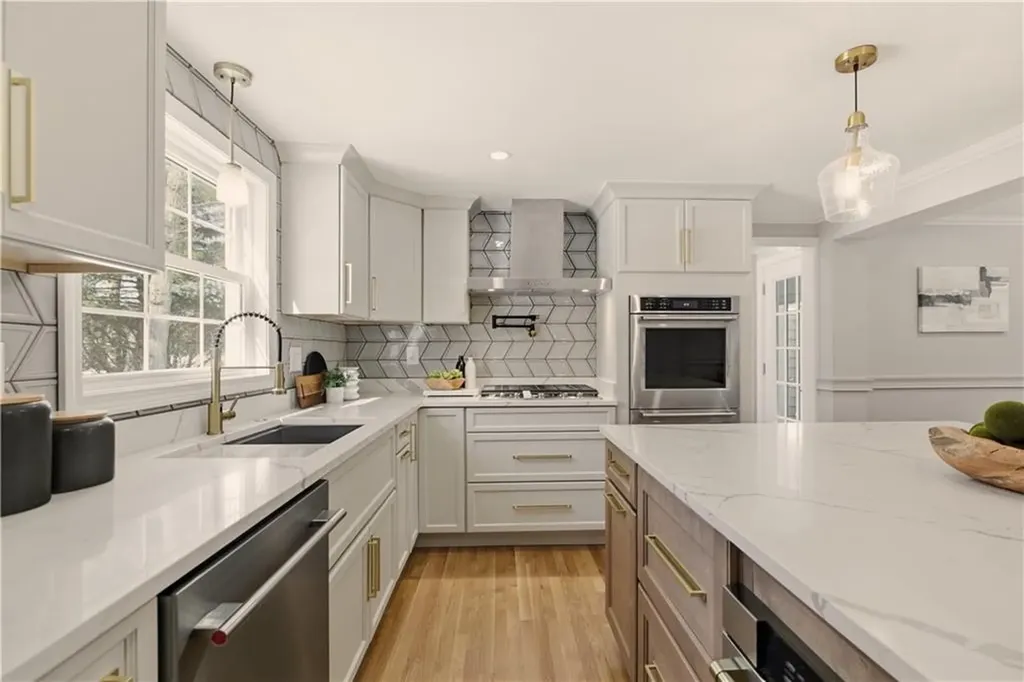 26 Tiffany Circle Barrington RI 02806