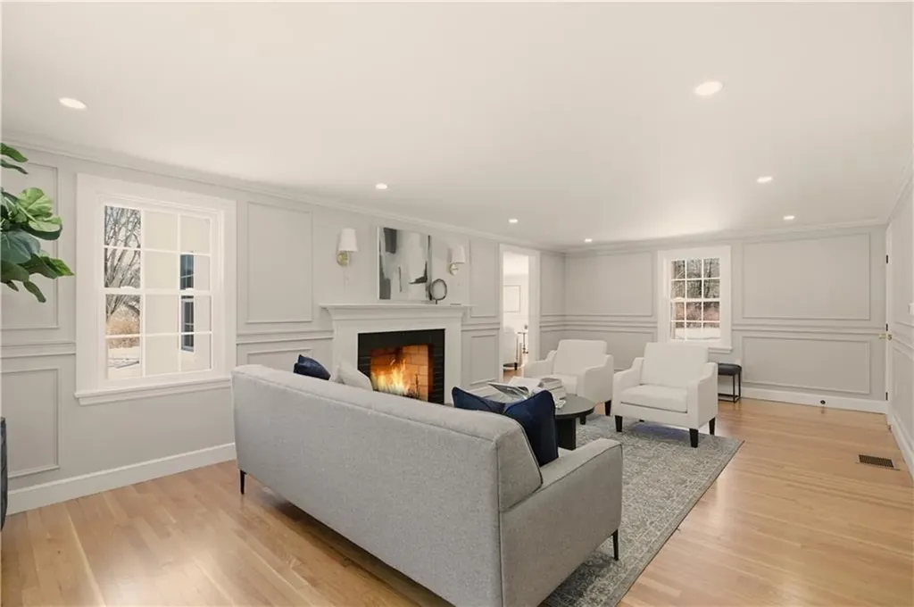 26 Tiffany Circle Barrington RI 02806