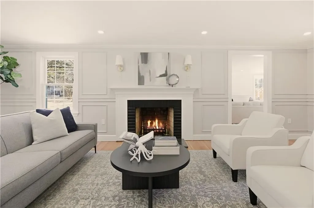 26 Tiffany Circle Barrington RI 02806