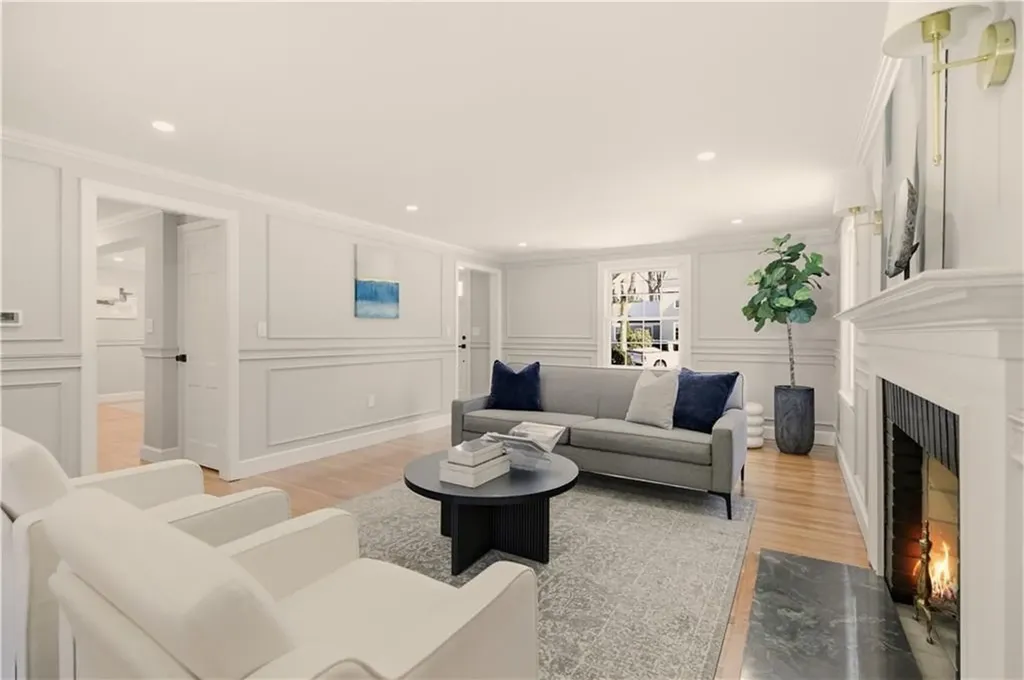 26 Tiffany Circle Barrington RI 02806