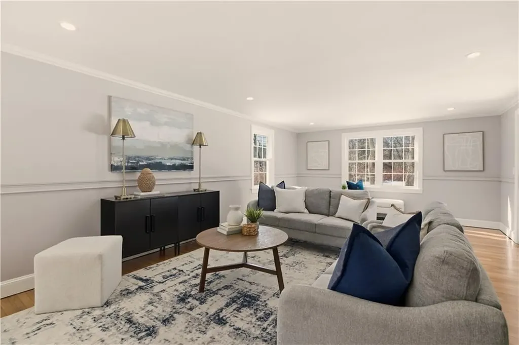 26 Tiffany Circle Barrington RI 02806