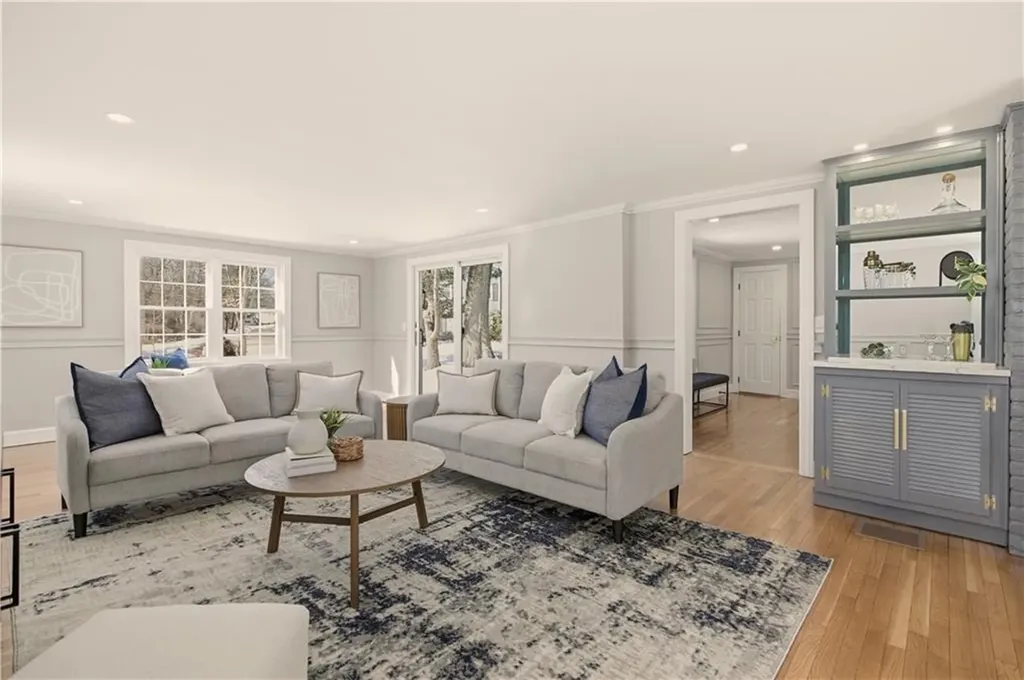 26 Tiffany Circle Barrington RI 02806