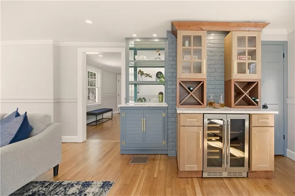 26 Tiffany Circle Barrington RI 02806