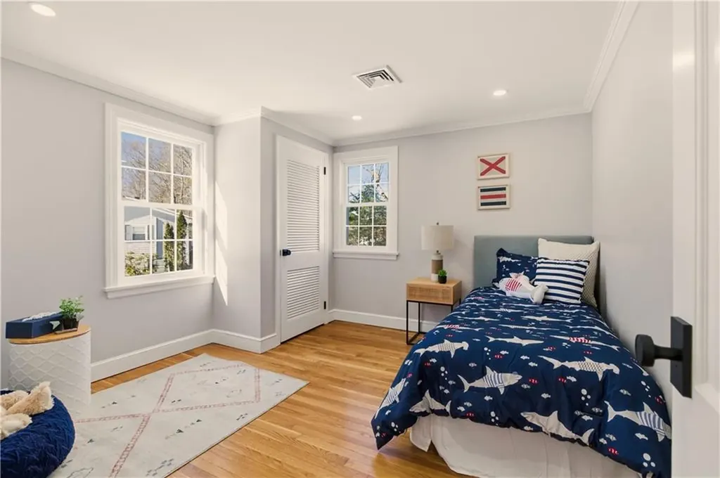 26 Tiffany Circle Barrington RI 02806