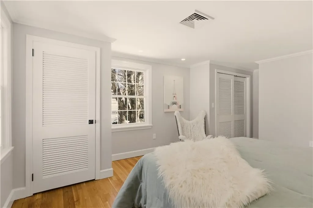 26 Tiffany Circle Barrington RI 02806