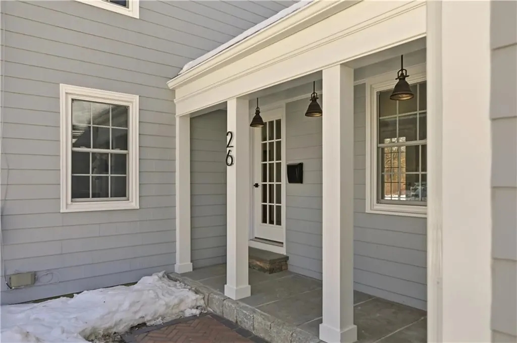 26 Tiffany Circle Barrington RI 02806