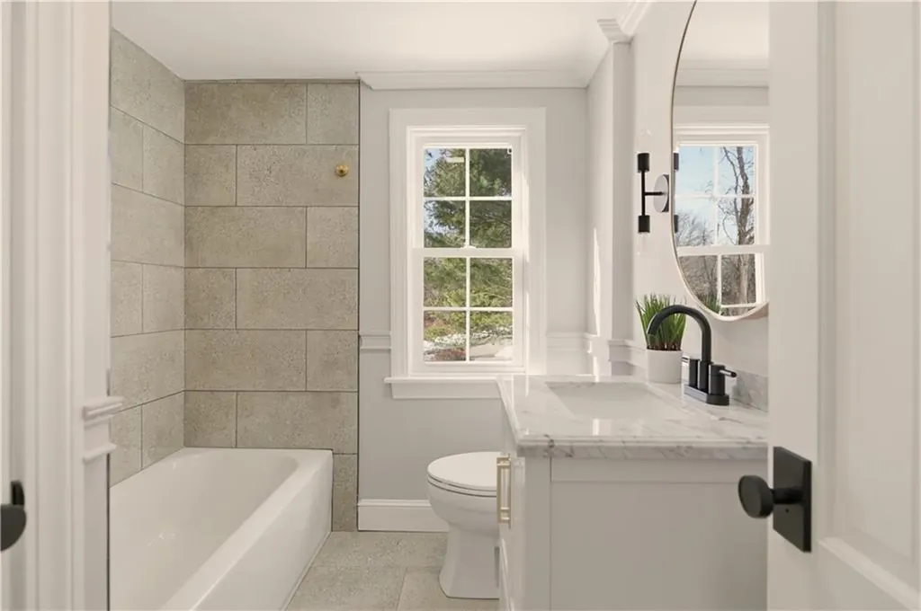 26 Tiffany Circle Barrington RI 02806