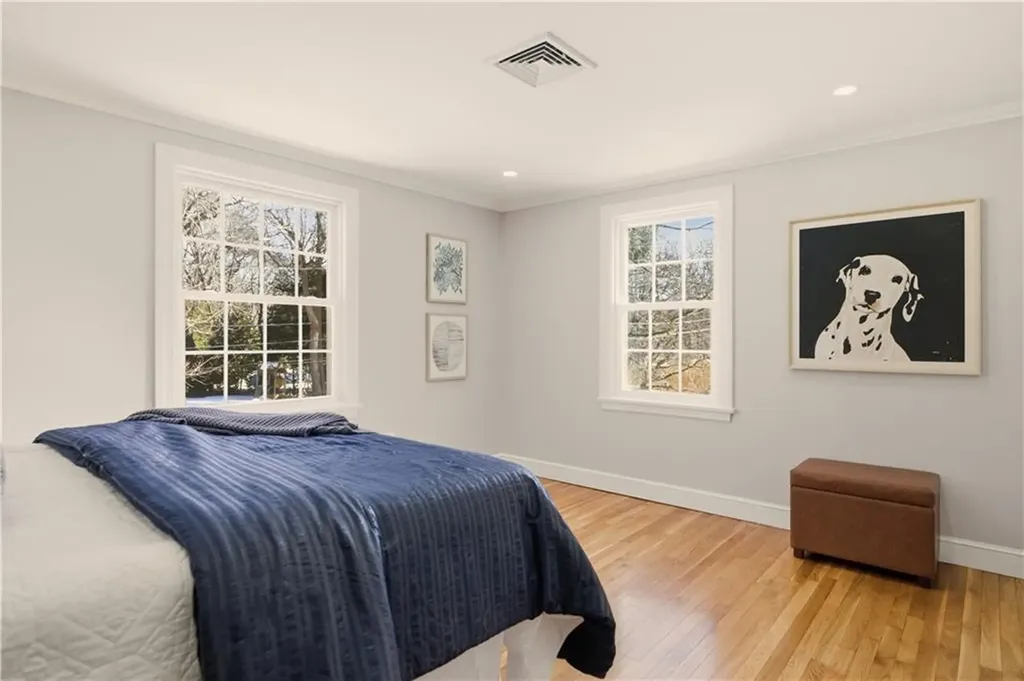 26 Tiffany Circle Barrington RI 02806