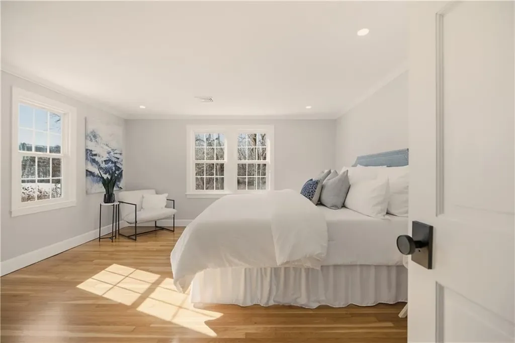 26 Tiffany Circle Barrington RI 02806