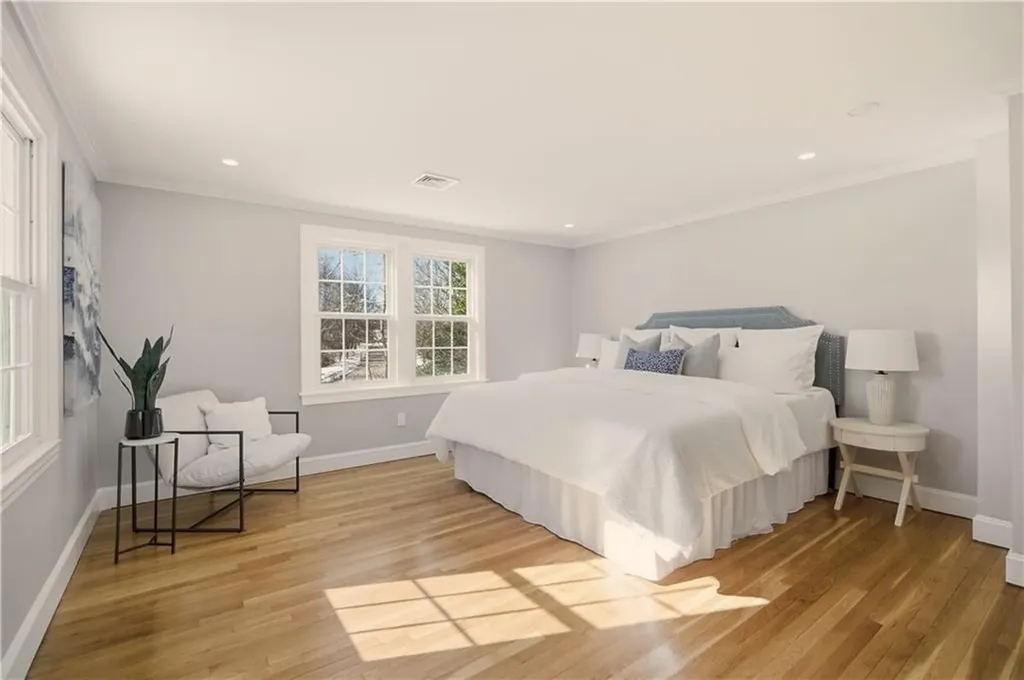 26 Tiffany Circle Barrington RI 02806