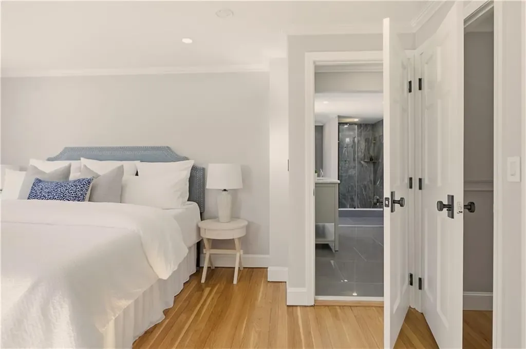 26 Tiffany Circle Barrington RI 02806