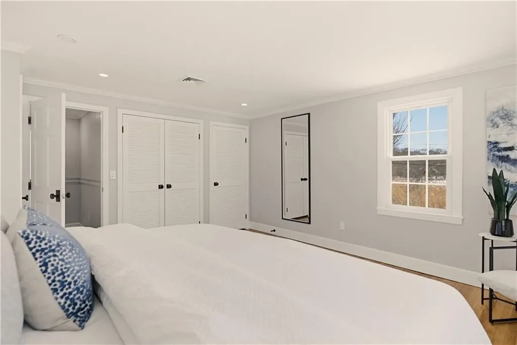 26 Tiffany Circle Barrington RI 02806